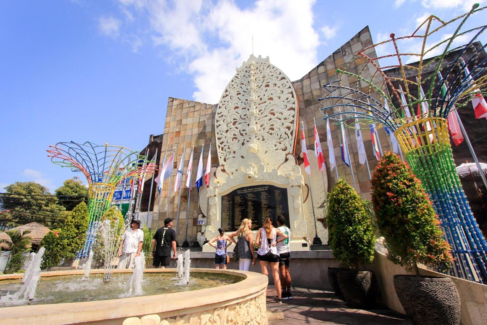 Hotel Swiss-Belexpress Kuta Legian Esterno foto
