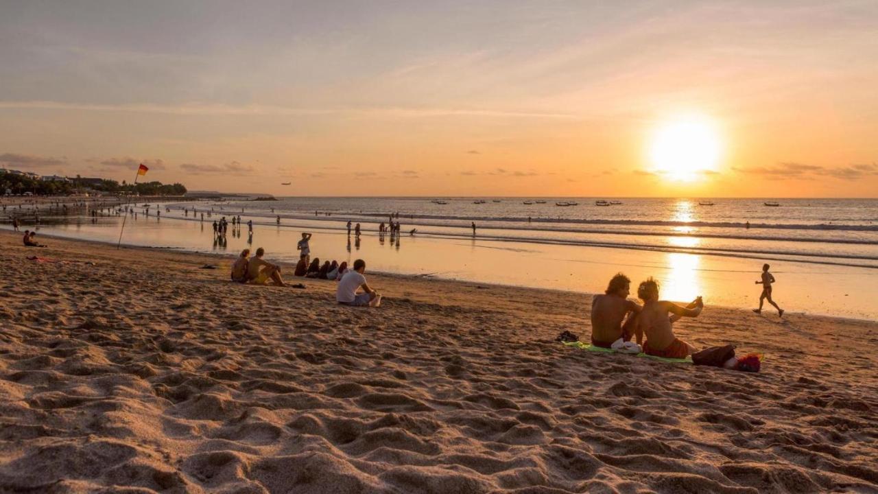 Hotel Swiss-Belexpress Kuta Legian Esterno foto