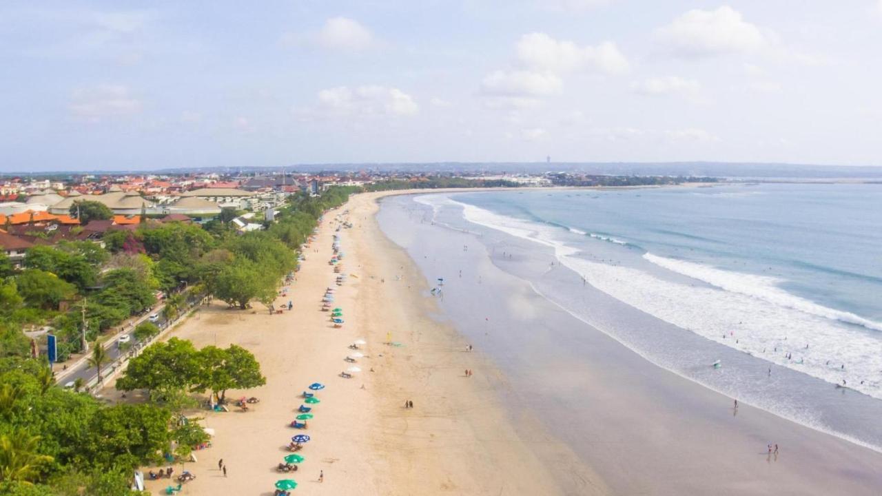 Hotel Swiss-Belexpress Kuta Legian Esterno foto