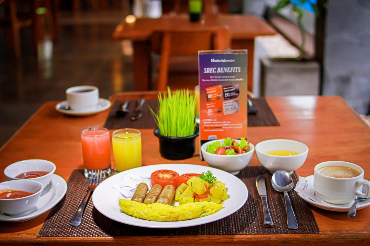 Hotel Swiss-Belexpress Kuta Legian Esterno foto
