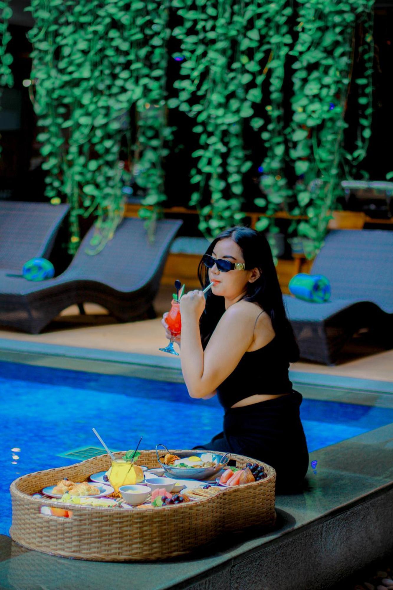 Hotel Swiss-Belexpress Kuta Legian Esterno foto