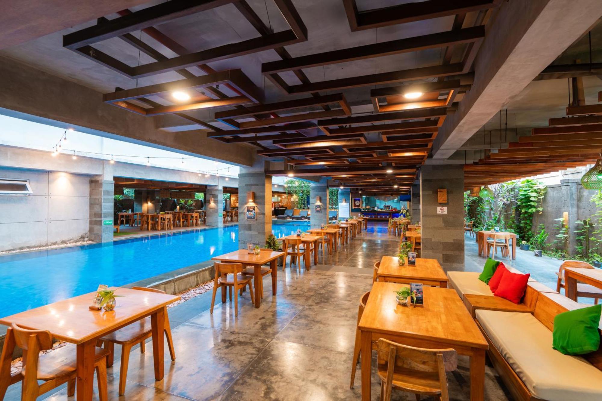 Hotel Swiss-Belexpress Kuta Legian Esterno foto