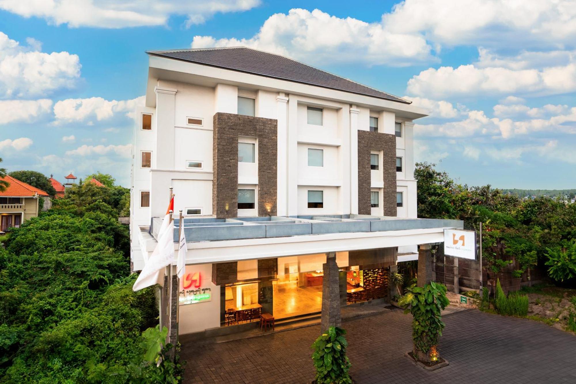 Hotel Swiss-Belexpress Kuta Legian Esterno foto