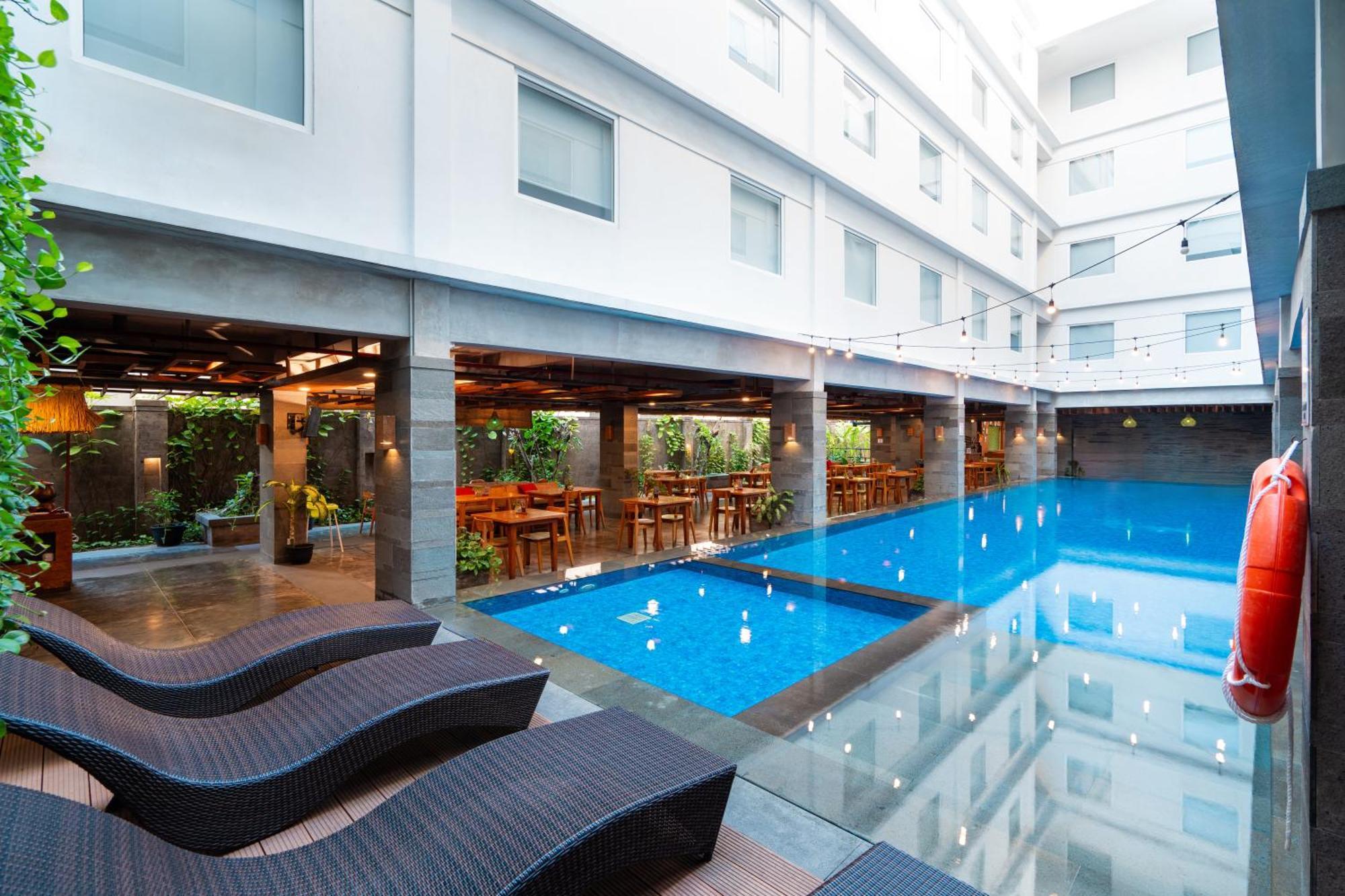 Hotel Swiss-Belexpress Kuta Legian Esterno foto