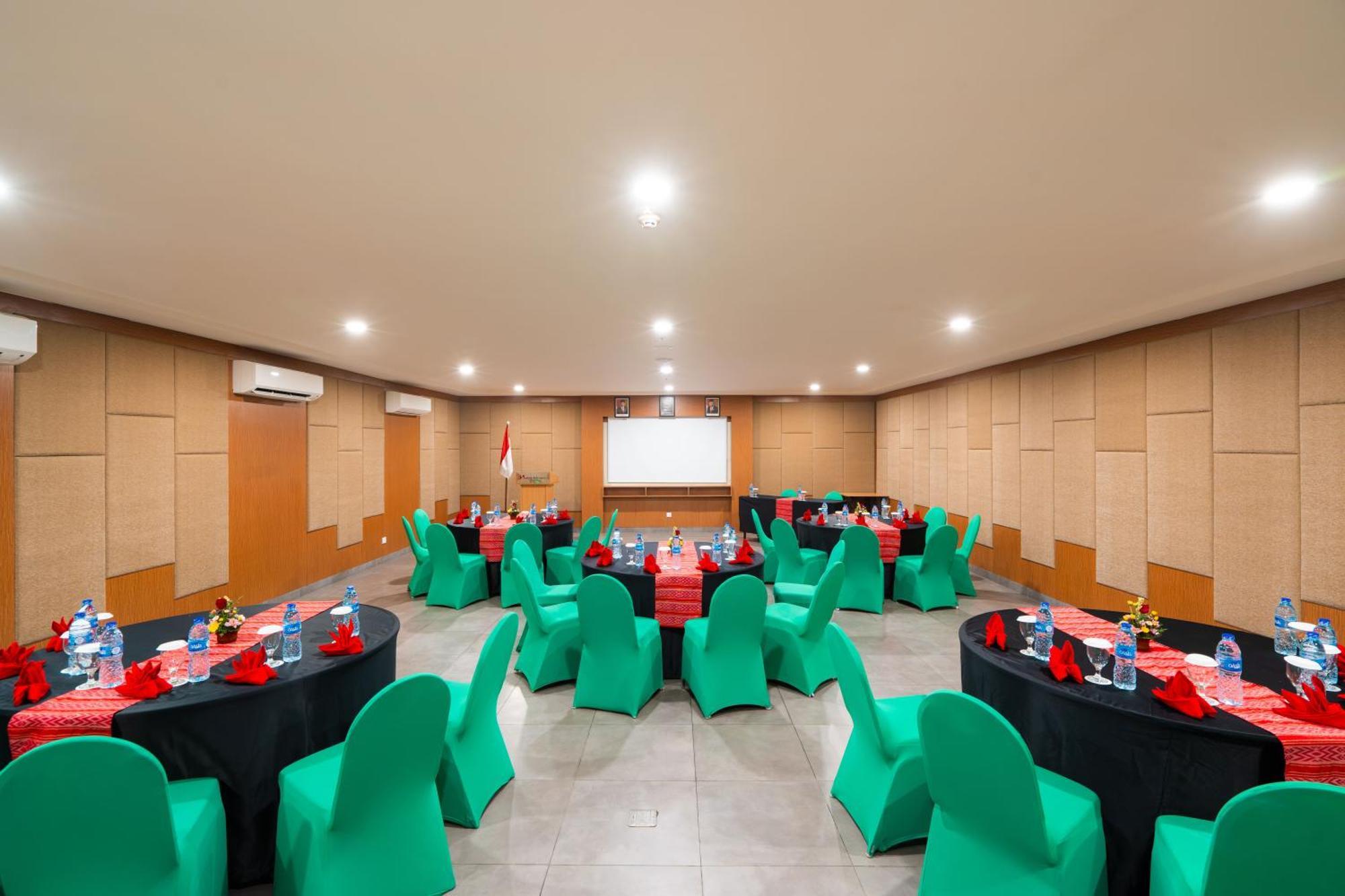 Hotel Swiss-Belexpress Kuta Legian Esterno foto