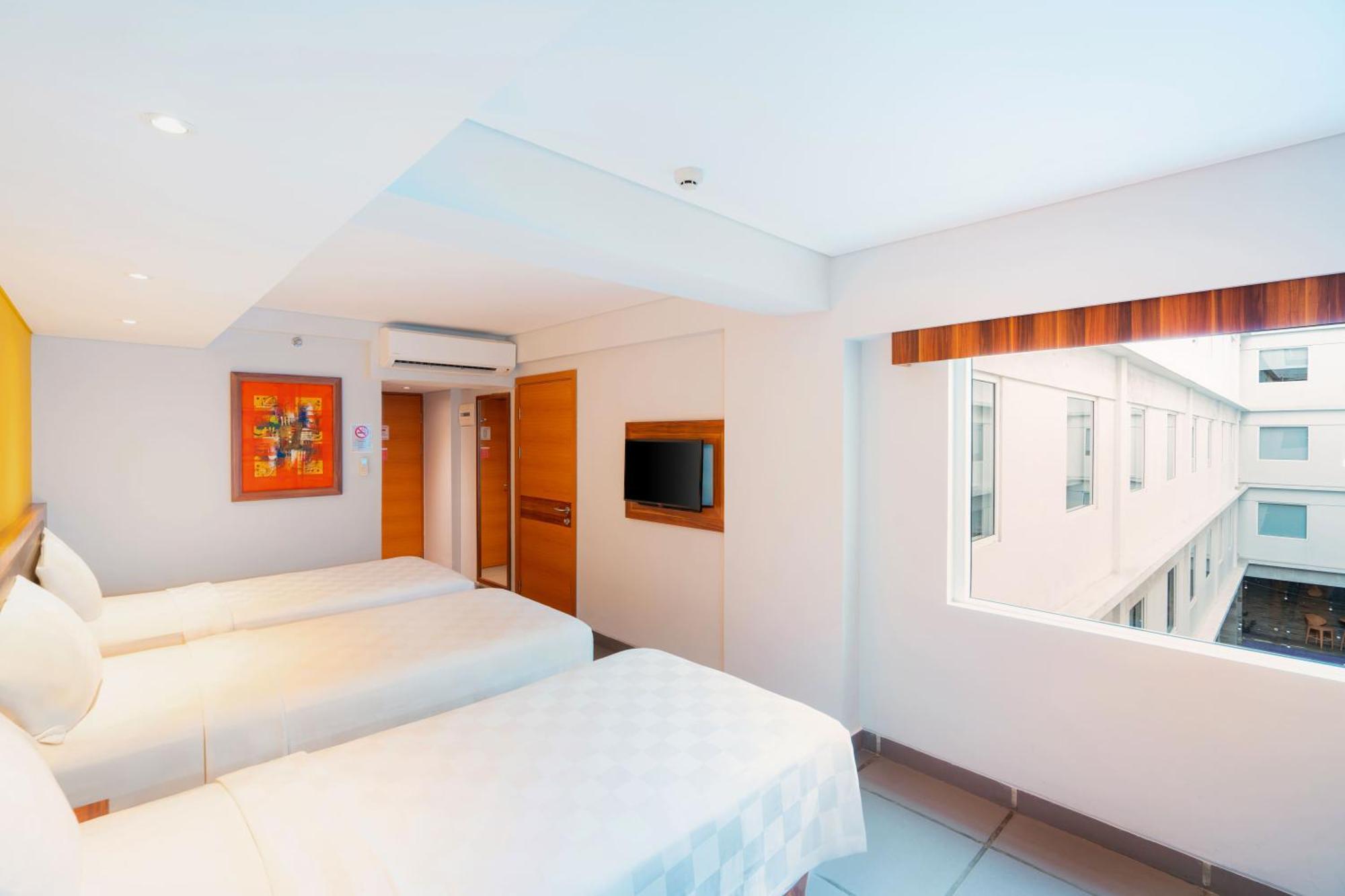 Hotel Swiss-Belexpress Kuta Legian Esterno foto